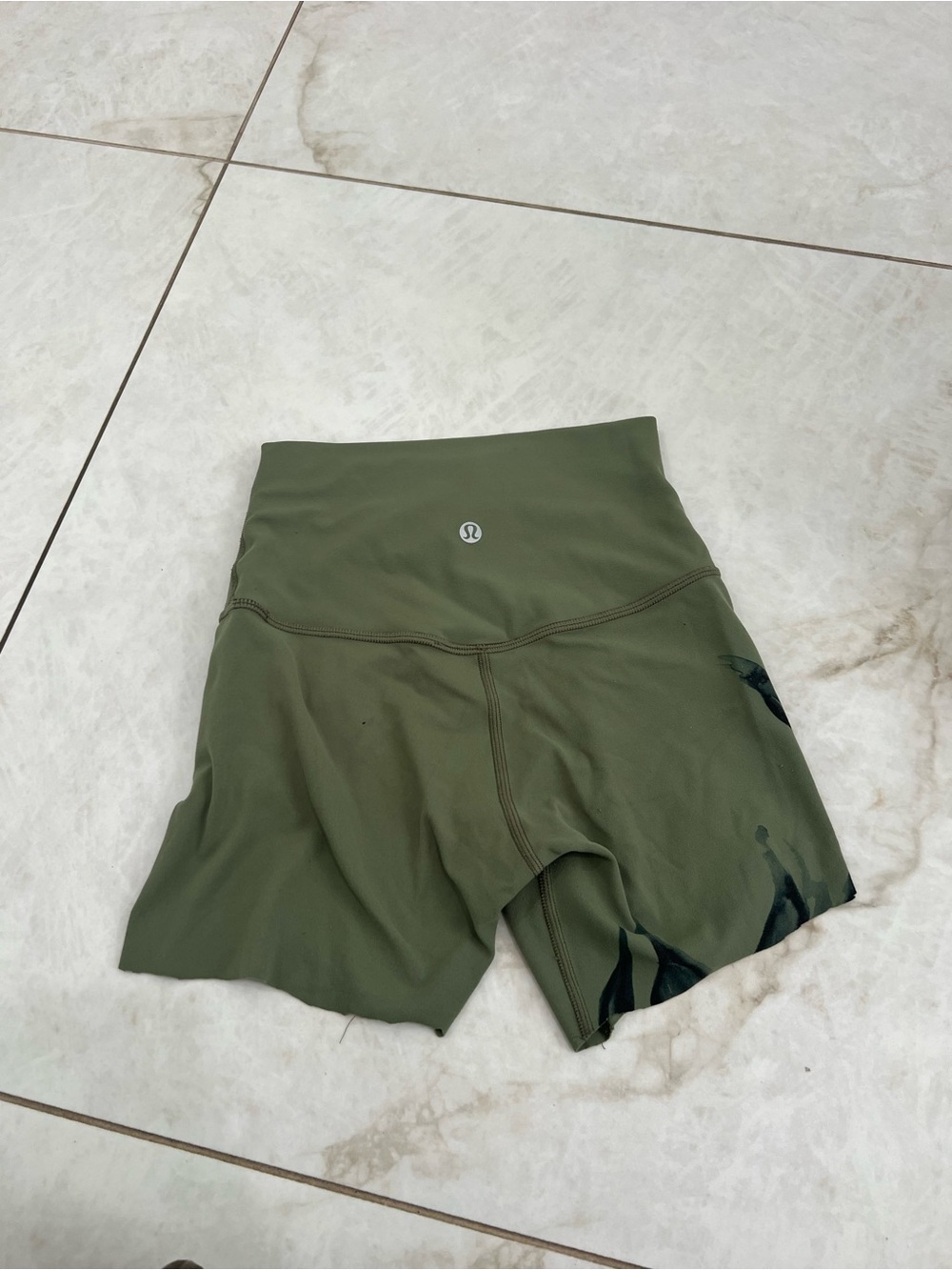 FLAWED Lululemon Green Floral Shorts Size 0 - Picture 4 of 4